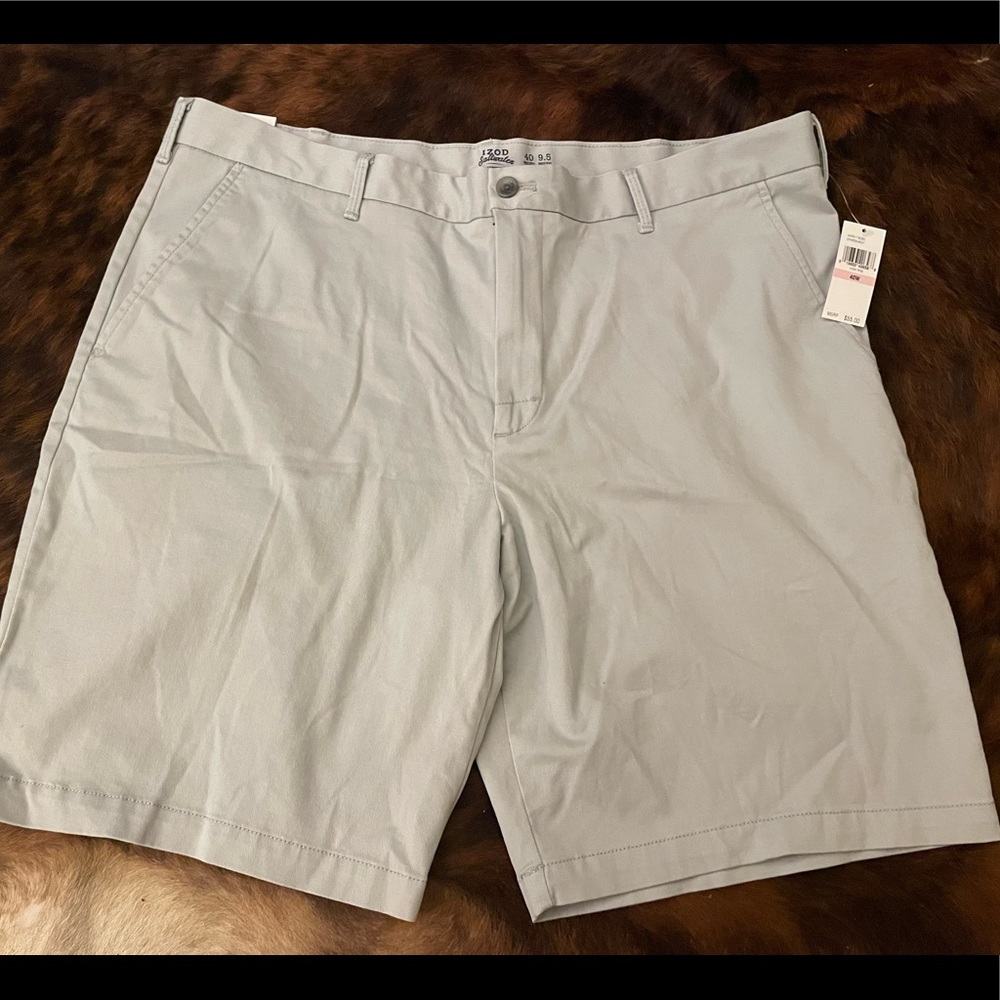 Men’s Izod light gray/khaki shorts
